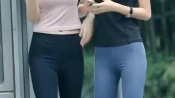 如果选一个做你女朋友，你选哪个？#穿搭 #街拍 #气质