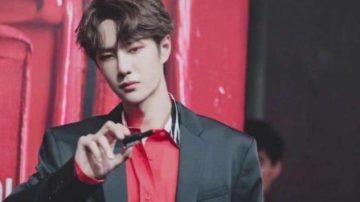 王一博的文化有多高？看看他的签名，网友：再一次被圈粉了