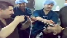 活久见！医生成功从患者喉咙取出扳手