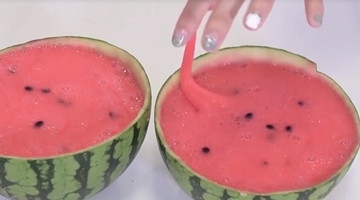 脑洞！日本网红炮制西瓜泥 最后活生生玩脱了