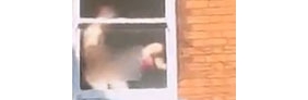【拍客】实拍奇葩男女光天化日玻璃窗前不雅一幕