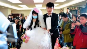 【拍客日记】郑州小伙病房迎娶癌症女友 不离不弃感动网友