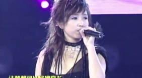 超级女声何洁演唱《快乐宝贝》